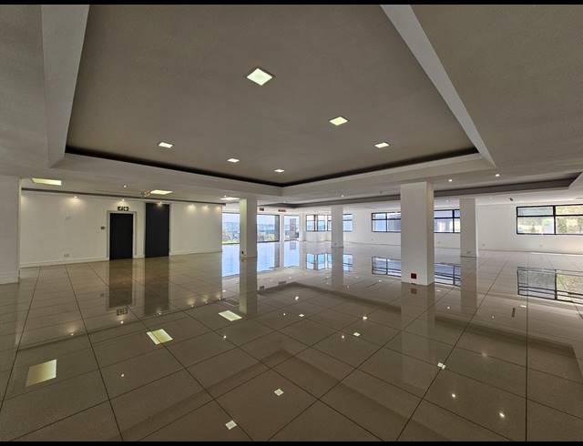 805M² SHOWROOM TO LET IN KRAMERVILLE
